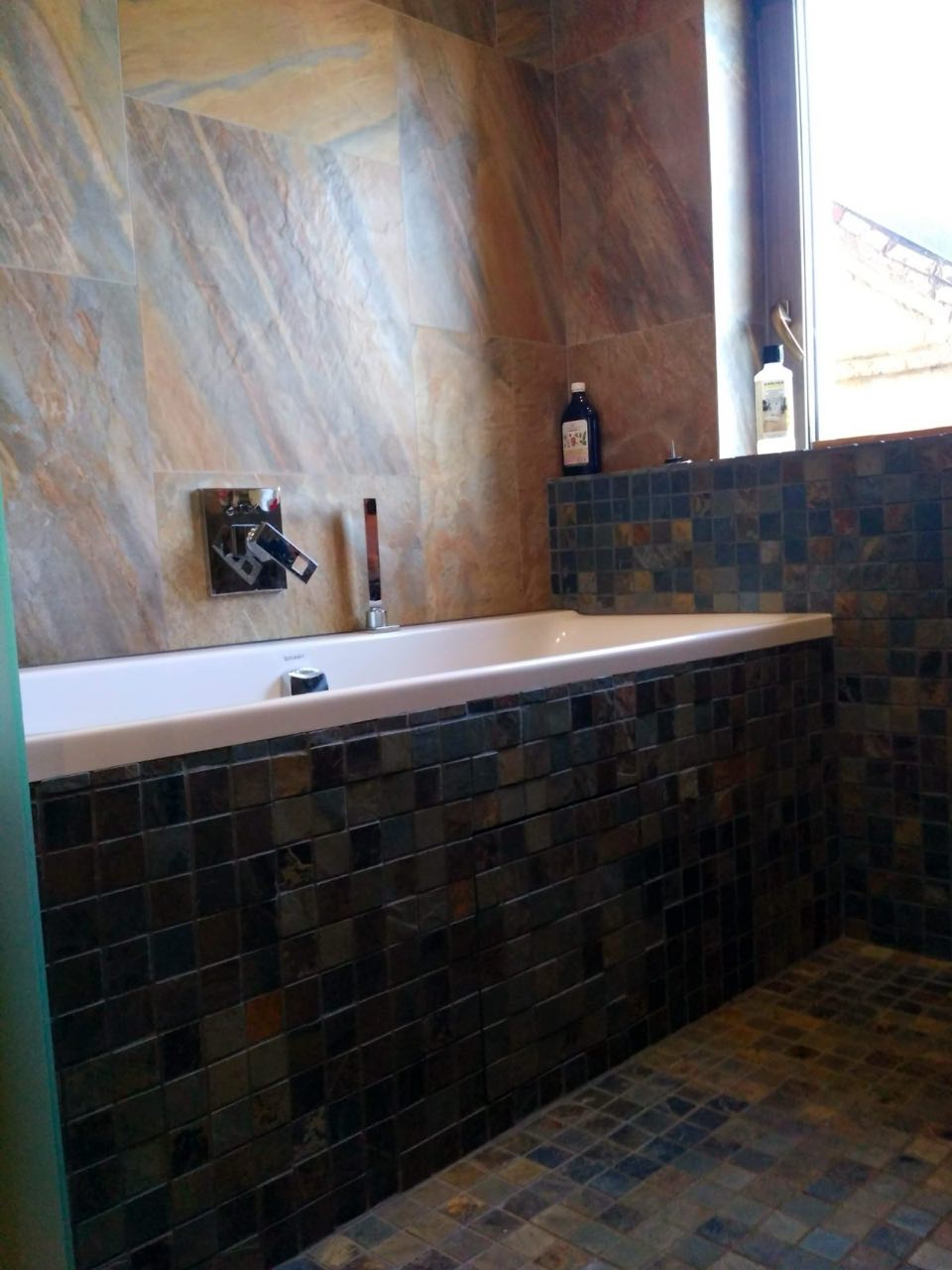 Укладка фрески в ванной комнате